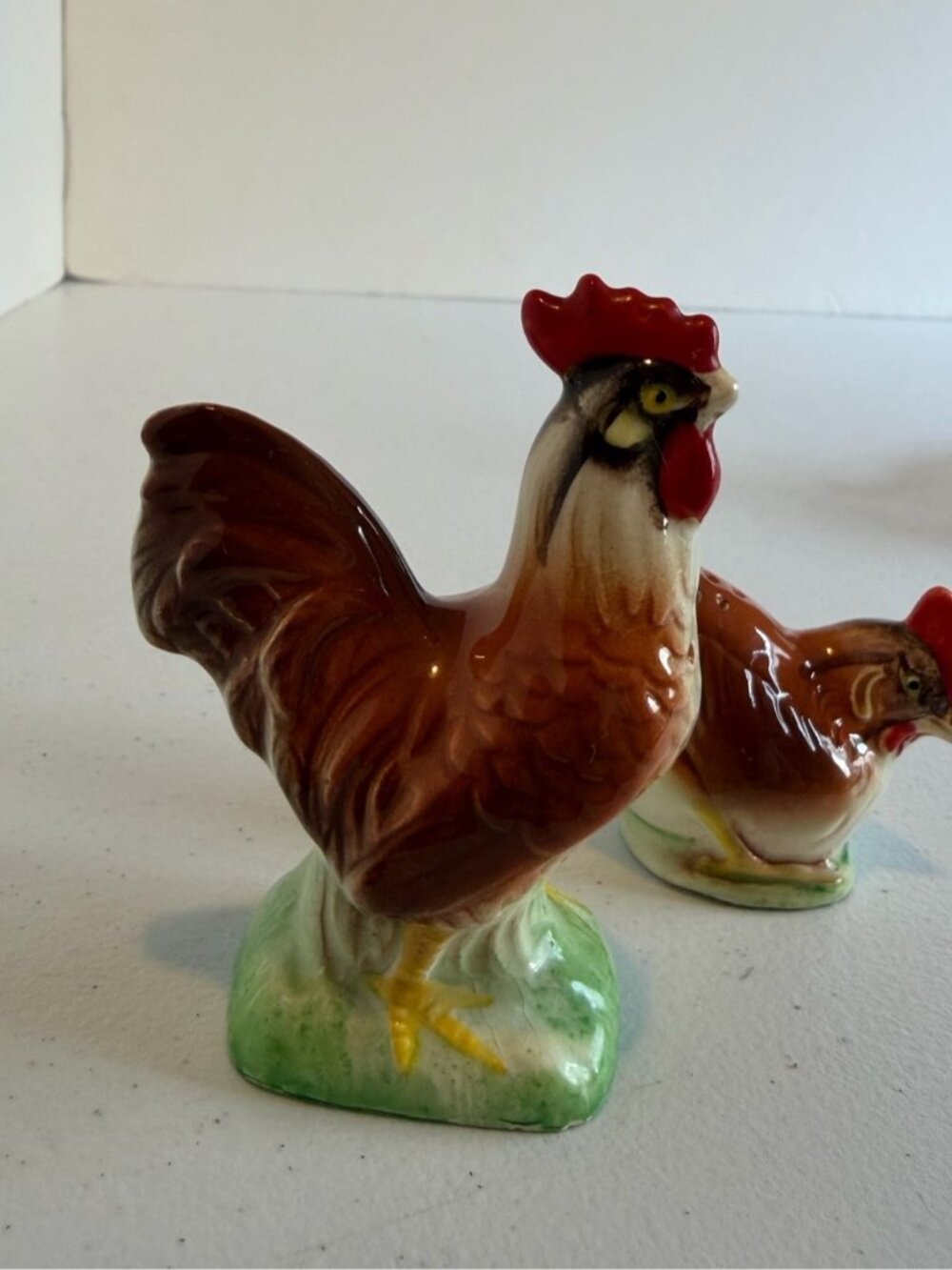 Vintage Rooster Chicken Hen Salt and Pepper shakers Kitsch kitchen Farmhouse 60s - Picture 2 of 6